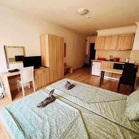 Lovely Studio Apartment On The Beach Бургас Экстерьер фото