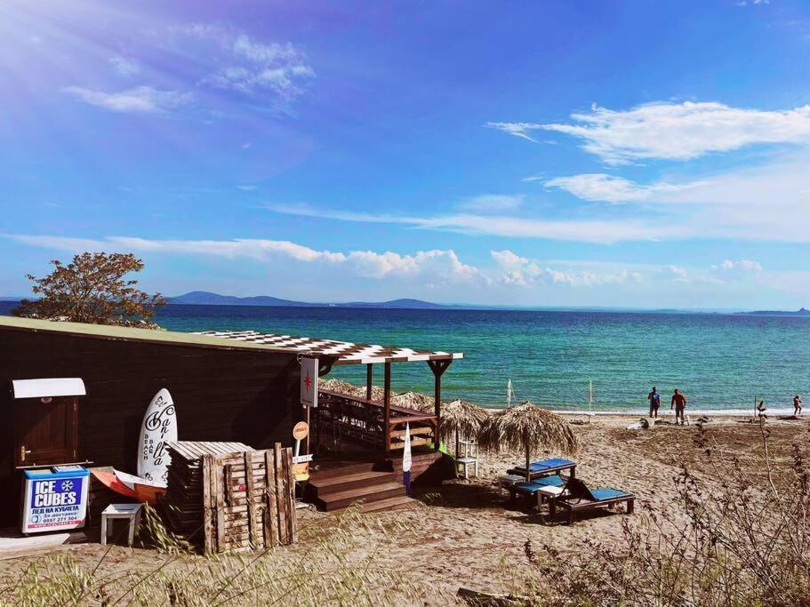 Lovely Studio Apartment On The Beach Бургас Экстерьер фото