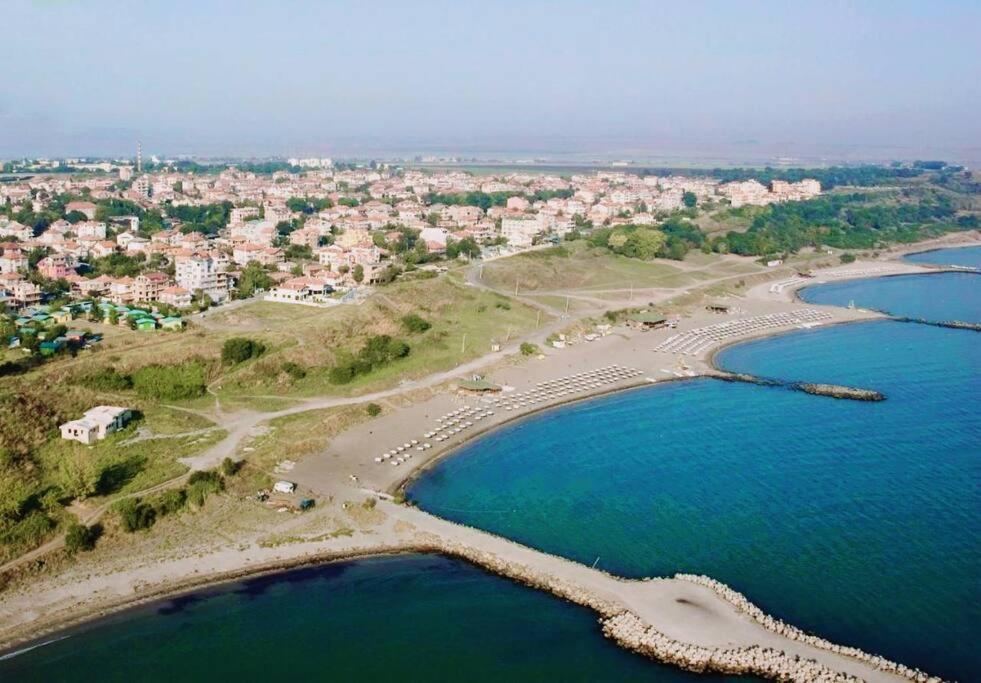 Lovely Studio Apartment On The Beach Бургас Экстерьер фото