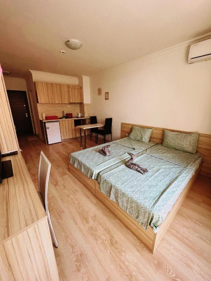 Lovely Studio Apartment On The Beach Бургас Экстерьер фото