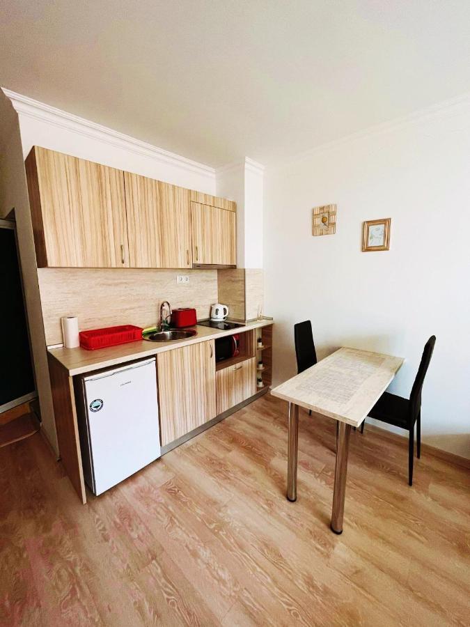 Lovely Studio Apartment On The Beach Бургас Экстерьер фото